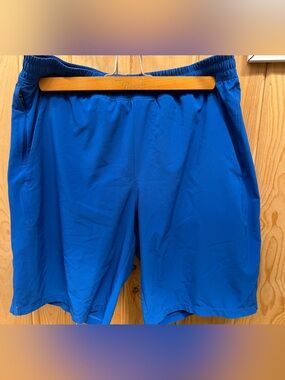 Lululemon Men’s Workout shorts w/lining